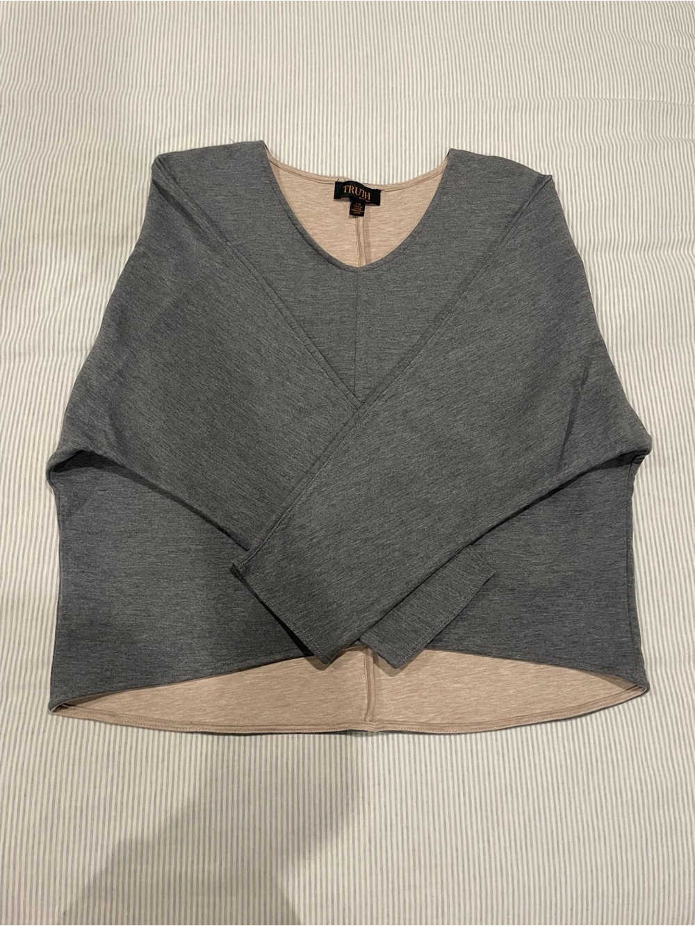 Truth Reversible Gray and Blush V-Neck Knit Top